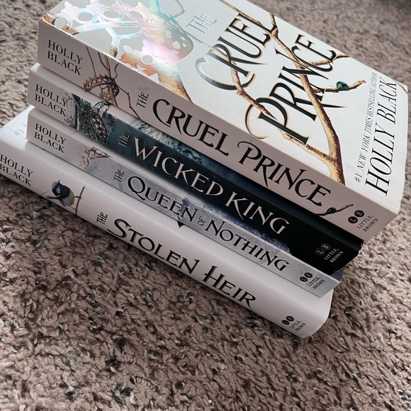 👑 Cruel prince series 👑 - Picture 2 of 3